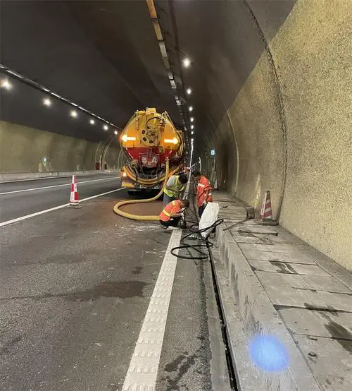 双辽隧道排水渠清淤